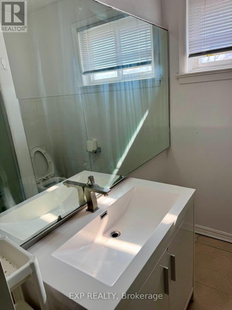 Residential Lease in Toronto (Brookhaven-Amesbury) 2