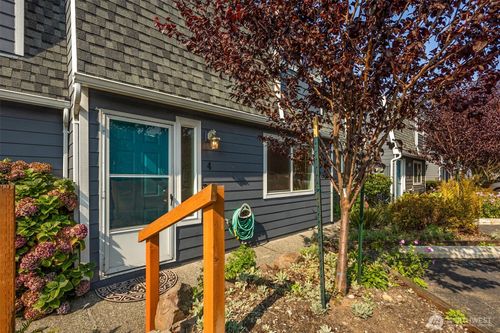 a4-1421 W Casino Rd, Everett, WA, 98204-1557 | Card Image