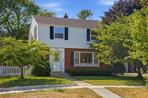 5331 N Lydell Ave, GLENDALE, WI, 53217-5004 | Card Image