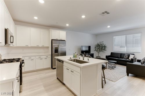 1539 Eva Crossing Pl, Henderson, NV, 89002-9807 | Card Image