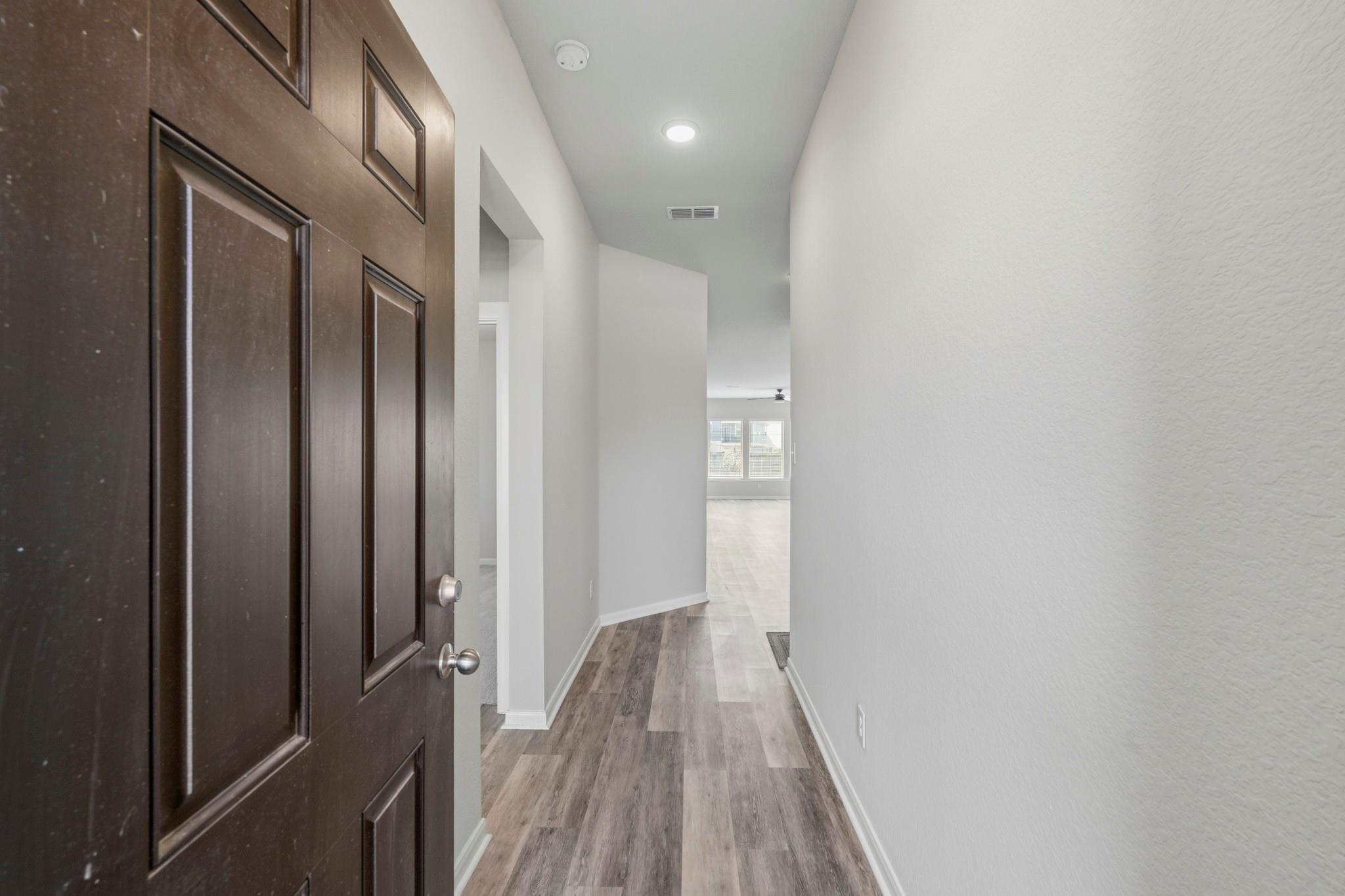 Residential Lease in Iowa Colony 3