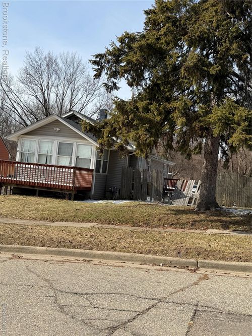 18 S Eastway Dr, Pontiac, MI, 48342-2931 | Card Image