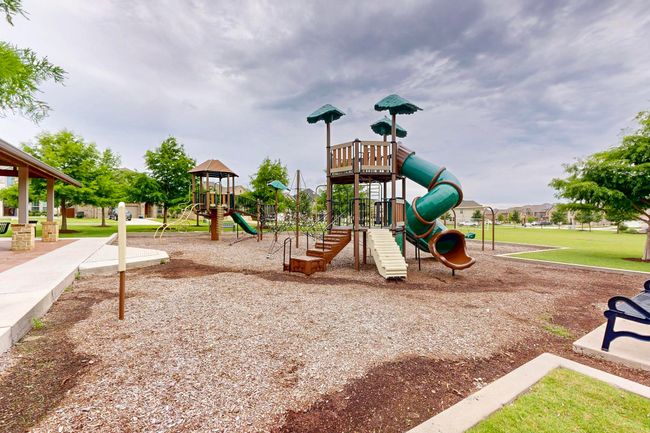 Community play area with a yard | Image 39