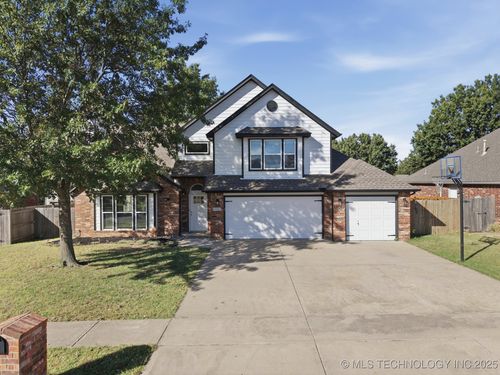 9904 N 117th East Ave, Owasso, OK, 74055-4386 | Card Image