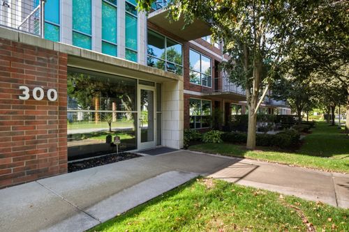 apt-301-300 Hamilton St, Plymouth, MI, 48170-7202 | Card Image