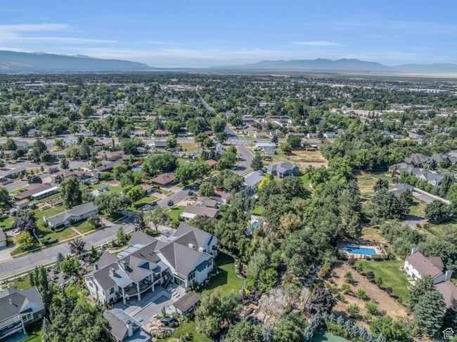 Bird's eye view of a mountainous background | Image 48