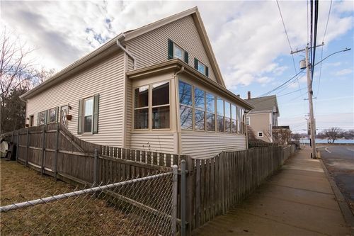 2-12 Washington St, Bristol, RI, 02809-2411 | Card Image