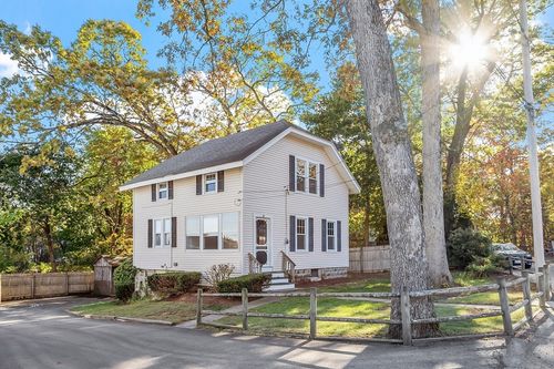 30 Oak St, Bellingham, MA, 02019-2211 | Card Image