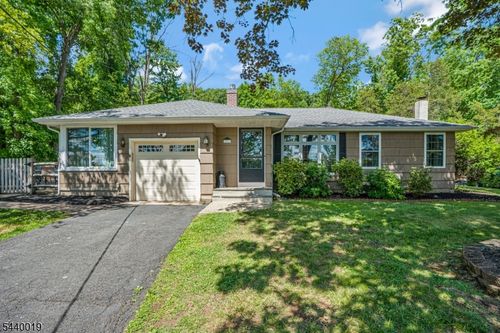1011 Washington Valley Rd, Basking Ridge, NJ, 07920-3585 | Card Image