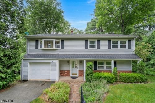 7 Lovell Dr, Wanaque, NJ, 07465-1042 | Card Image