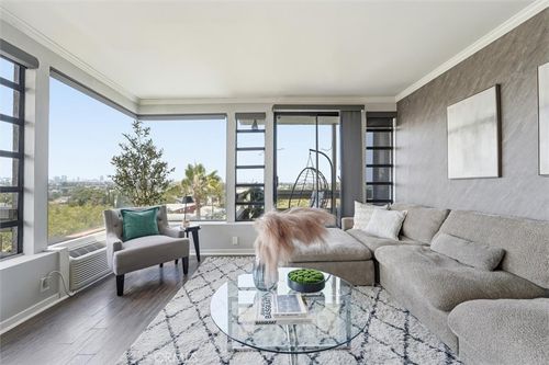 32-2525 E 19th St, Signal Hill, CA, 90755-6066 | Card Image