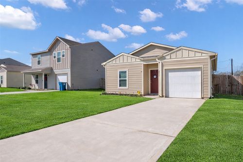 2511 17th St, Hempstead, TX, 77445-6687 | Card Image