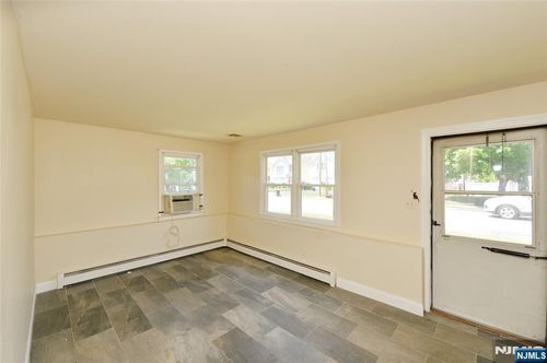 1 Leliarts Ln, Elmwood Park, NJ, 07407-3201 | Card Image