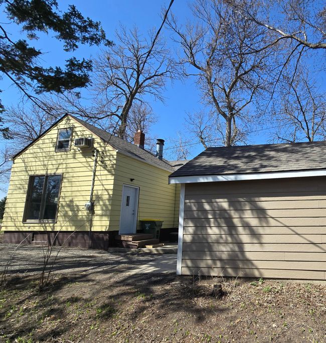 821 7 Th St Sw, House other with 2 bedrooms, 2 bathrooms and null parking in Pipestone MN | Image 4