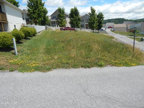 503 Golden Ln, Hollidaysburg, PA, 16648-3236 | Card Image