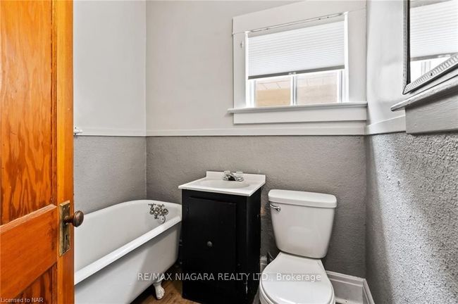 22 Blair Cres, House other with 3 bedrooms, 2 bathrooms and 2 parking in Saint Catharines ON | Image 15