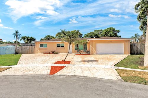1600 Nw 120th Ave, Pembroke Pines, FL, 33026-2550 | Card Image