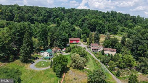 25 Wolters Ln, Reading, PA, 19606-9211 | Card Image