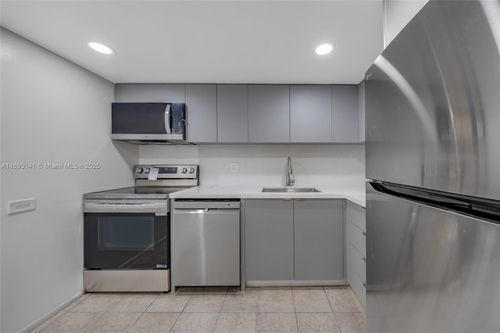 apt-3g-3670 Inverrary Dr, LAUDERHILL, FL, 33319-5941 | Card Image