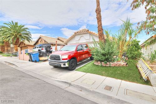 5420 Moonstruck Ave, Las Vegas, NV, 89107-1594 | Card Image