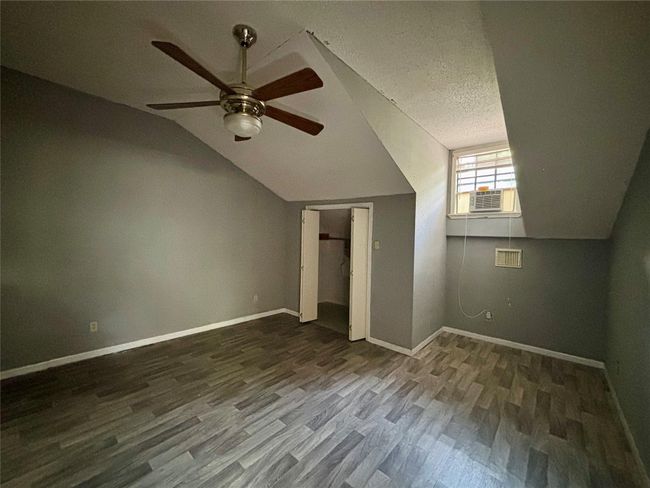 upstairs bedroom | Image 22