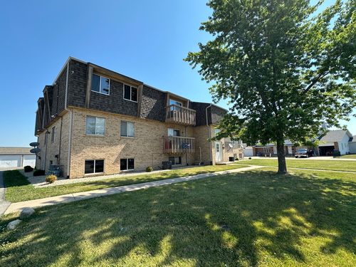 4-2390 Bicentennial Ave, Crest Hill, IL, 60403-8311 | Card Image
