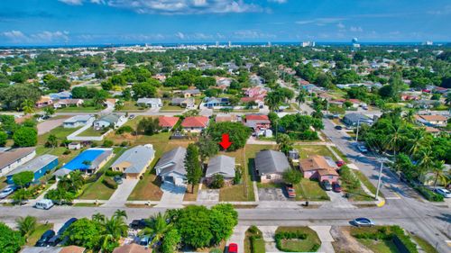 237 Sw 11th Ave, Delray Beach, FL, 33444-1529 | Card Image