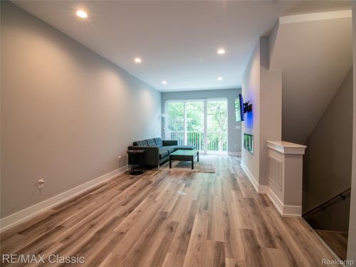 5163 Avery St, Detroit, MI, 48208-1710 | Card Image