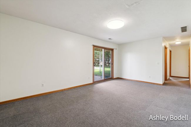 family room | Image 21