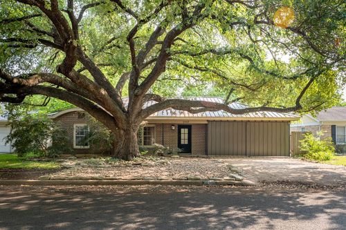 2907 Pinecrest Dr, Austin, TX, 78757-2015 | Card Image