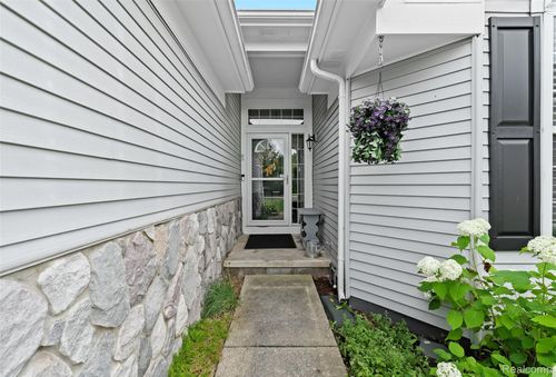 930 Yorick Path, Wixom, MI, 48393-4521 | Card Image