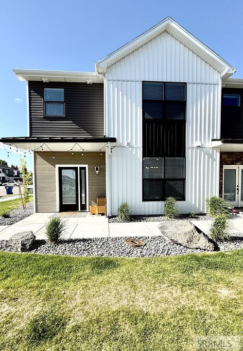 299 Hummingbird Way, Sugar City, ID, 83448-1279 | Card Image