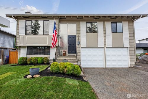 7909 Timber Cir, Everett, WA, 98203-6908 | Card Image