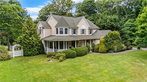 193 Pidgeon Hill Road, Huntington, NY, 11746 | Card Image