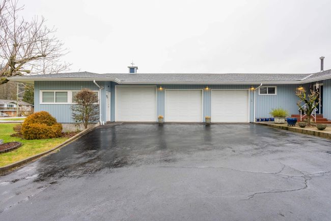 34410 Norrish Avenue, House other with 5 bedrooms, 2 bathrooms and 10 parking in Mission BC | Image 3