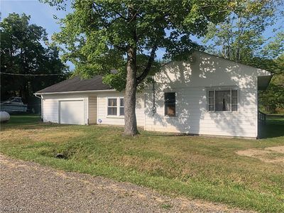 View of front of house featuring a front yard | Image 1