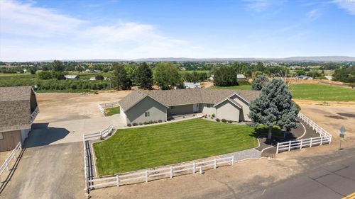 151002 W Richards Rd, Prosser, WA, 99350-6547 | Card Image