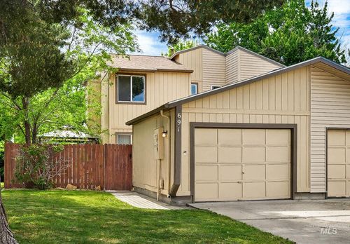 691 W Barrett St, Meridian, ID, 83642-2849 | Card Image