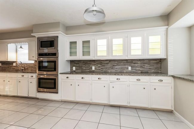 488 Stephen F Austin Dr, House other with 4 bedrooms, 3 bathrooms and 2 parking in Conroe TX | Image 8