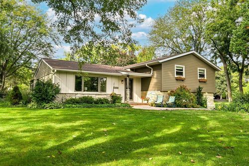 5701 S 121st St, Hales Corners, WI, 53130-1713 | Card Image