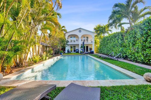 1050 Ne 33rd St, Oakland Park, FL, 33334-2718 | Card Image