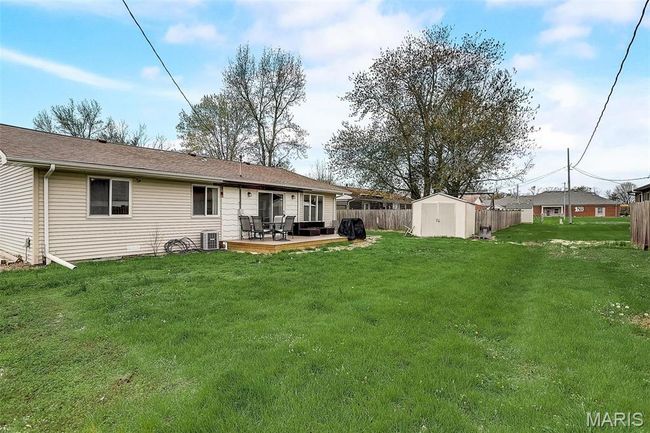 1051 Saint Clair St, House other with 3 bedrooms, 2 bathrooms and 2 parking in Carlyle IL | Image 28