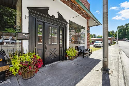 516 W Main St, Appalachia, VA, 24216-1724 | Card Image