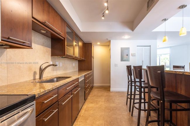 APT-101 - 50 Ocean Lane Dr, Condo with 3 bedrooms, 2 bathrooms and null parking in Key Biscayne FL | Image 13