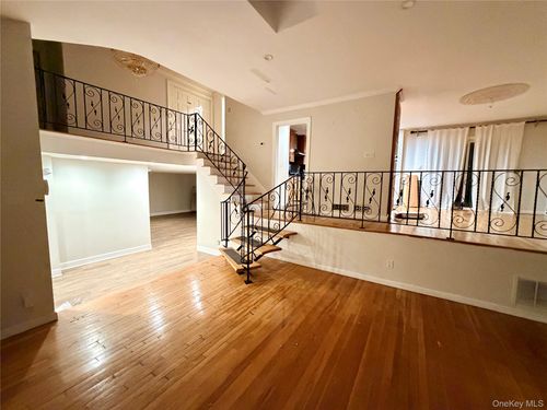 48 Robin Ln, Plainview, NY, 11803-2238 | Card Image