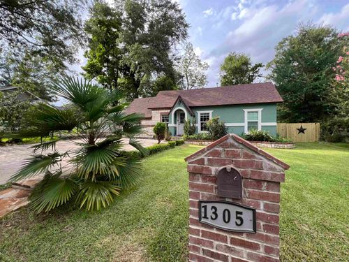 1305 E Crockett St, Marshall, TX, 75670-4409 | Card Image