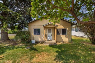 207 N Lefevre St, Home with 3 bedrooms, 2 bathrooms and null parking in Medical Lake WA | Image 1