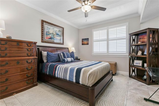 Lovely Spacious Private Guest Suite w Pocket Doors | Image 38