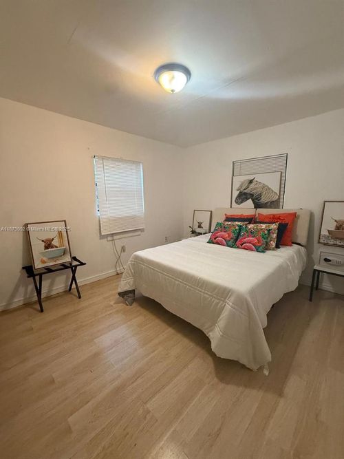 282 Nw 98th St, Miami, FL, 33150-1635 | Card Image