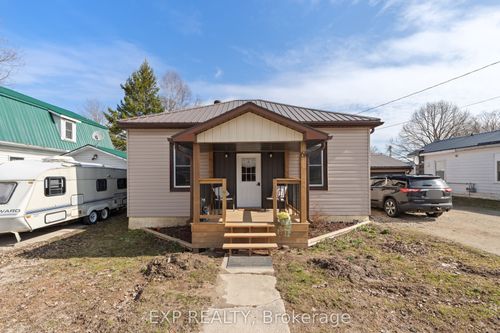 61 Queen St, Bluevale, ON, N0G1G0 | Card Image